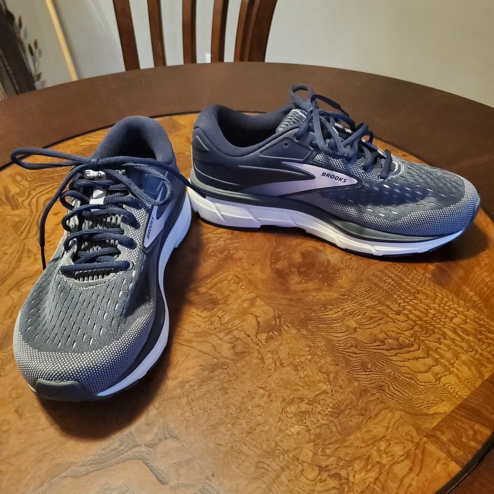 Brooks "Dyad 11" EXTRA WIDE WIDTH Size 10 Running Shoes
